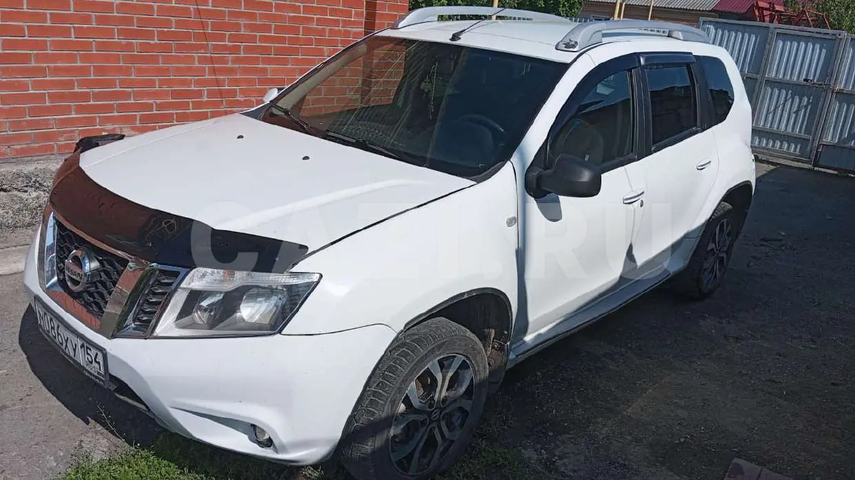 Автомобиль Nissan Terrano, 2015 год — фото 1