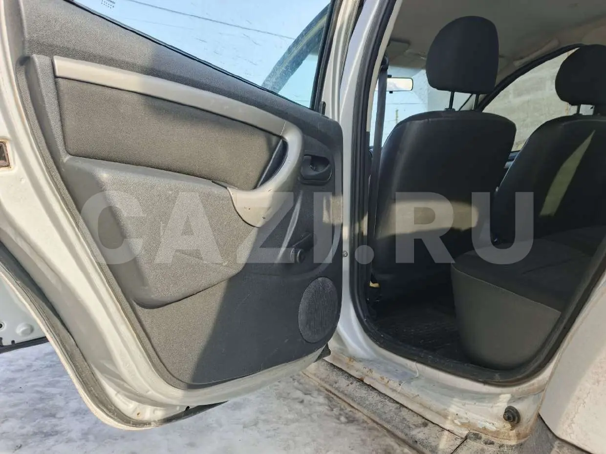 Автомобиль RENAULT DUSTER, 2014 год — фото 5