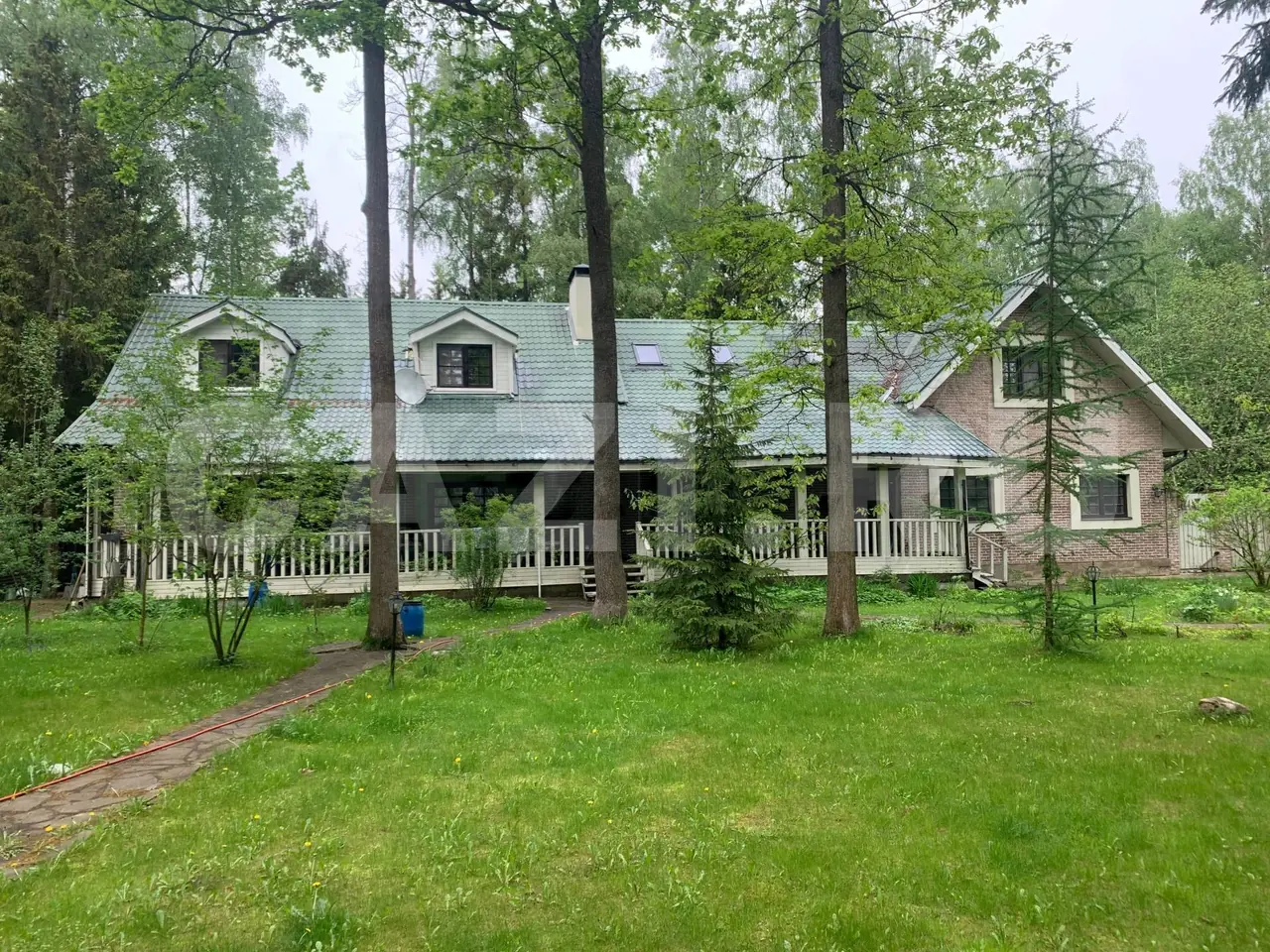 Дом 335 м² + Земельный участок 1500 м² — фото 1
