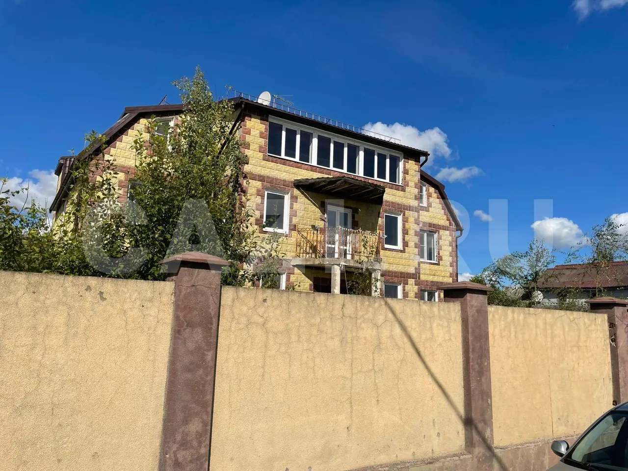 Жилой дом (3 этажа) 588 м² + Участок 1310 м² — фото 1