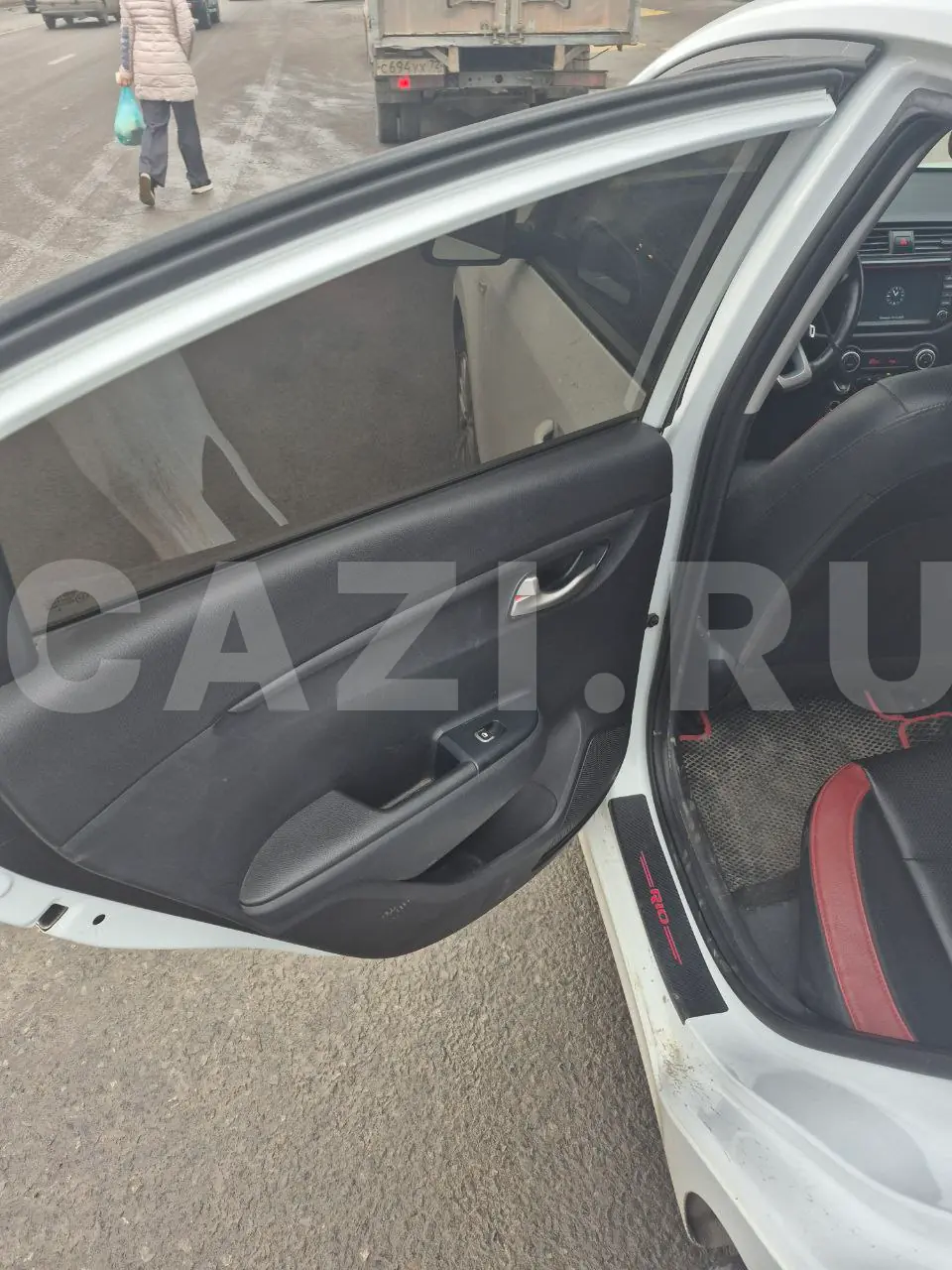 Автомобиль Kia Rio, 2019 год — фото 5