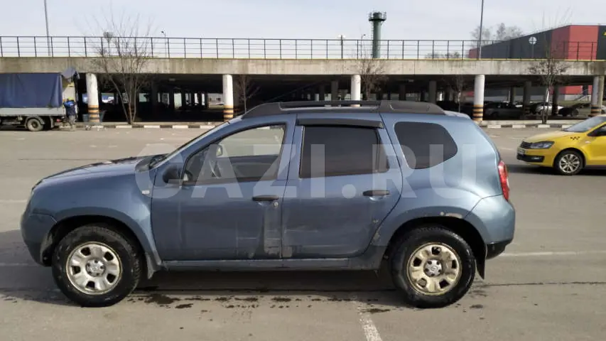 Автомобиль RENAULT DUSTER, 2013 год — фото 2