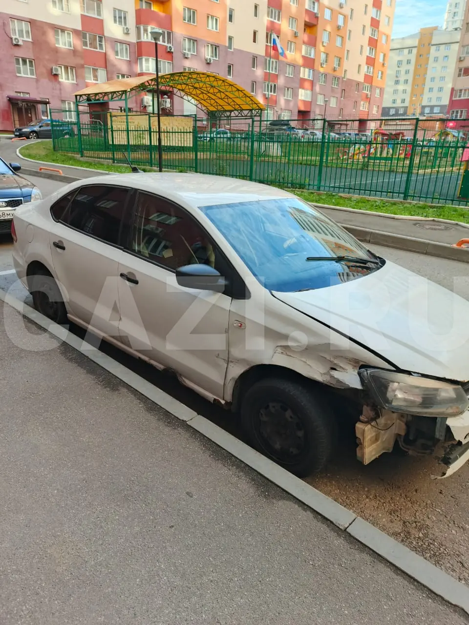 Автомобиль Volkswagen Polo, 2017 год — фото 1