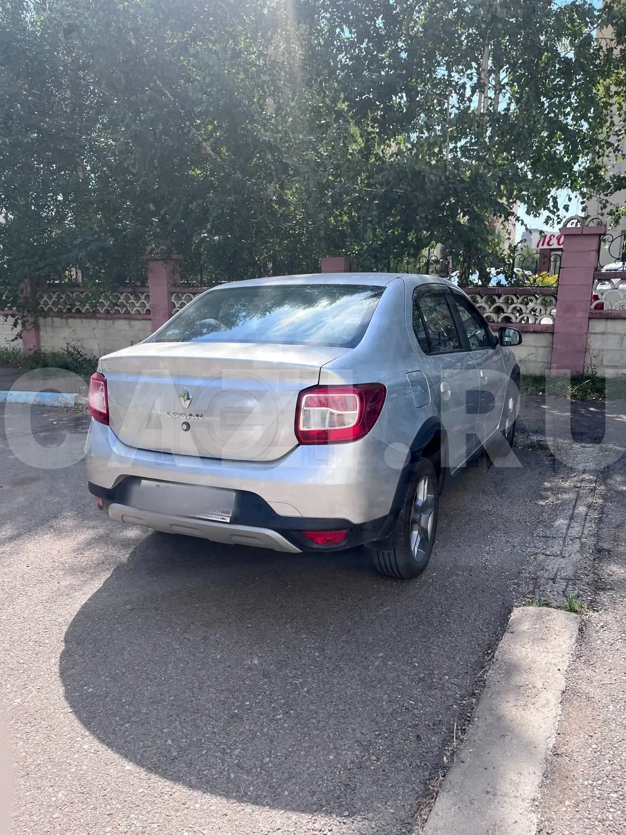 Автомобиль Renault Logan, 2019 год — фото 9