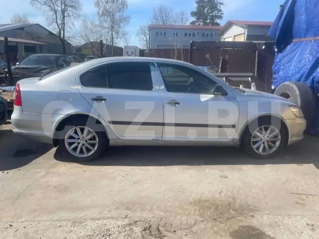 Автомобиль Skoda Octavia, 2009 год — фото 5