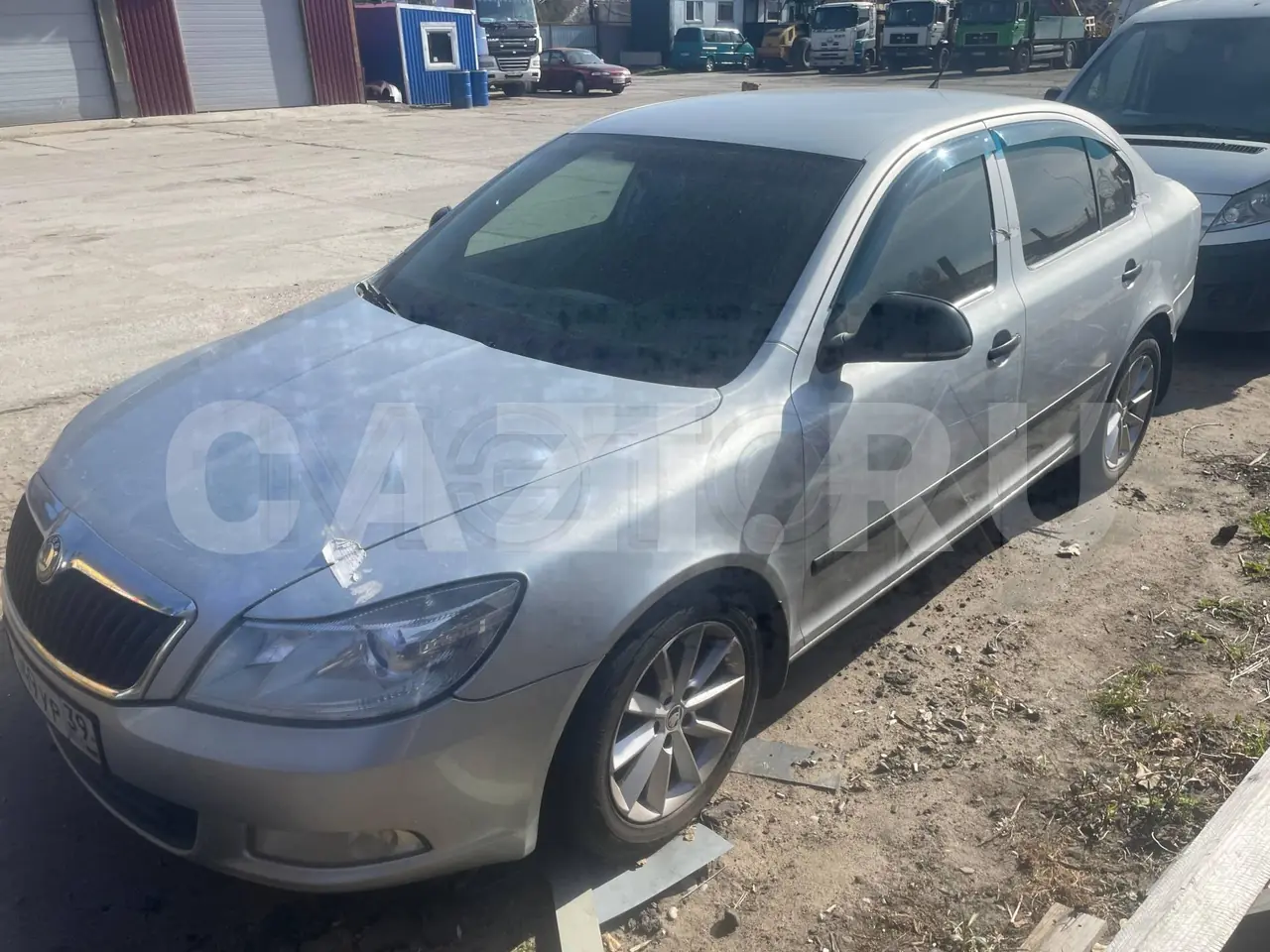 Автомобиль Skoda Octavia, 2009 год — фото 2