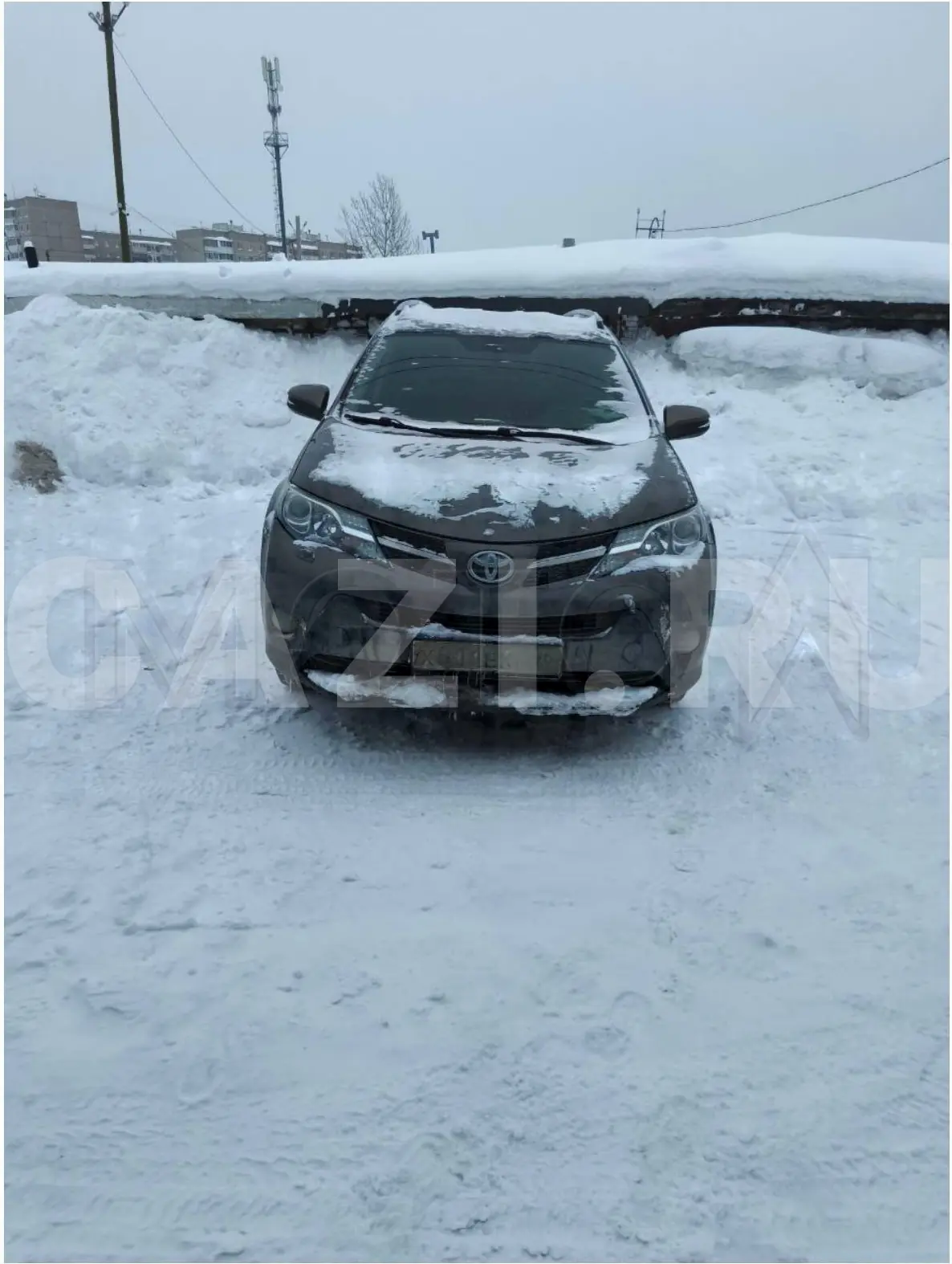 Автомобиль Toyota RAV4, 2015 год — фото 2