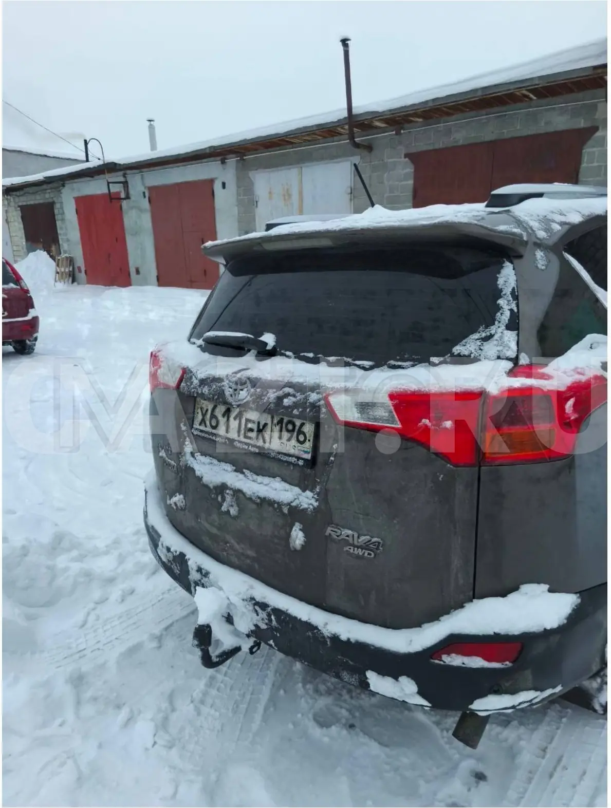 Автомобиль Toyota RAV4, 2015 год — фото 3