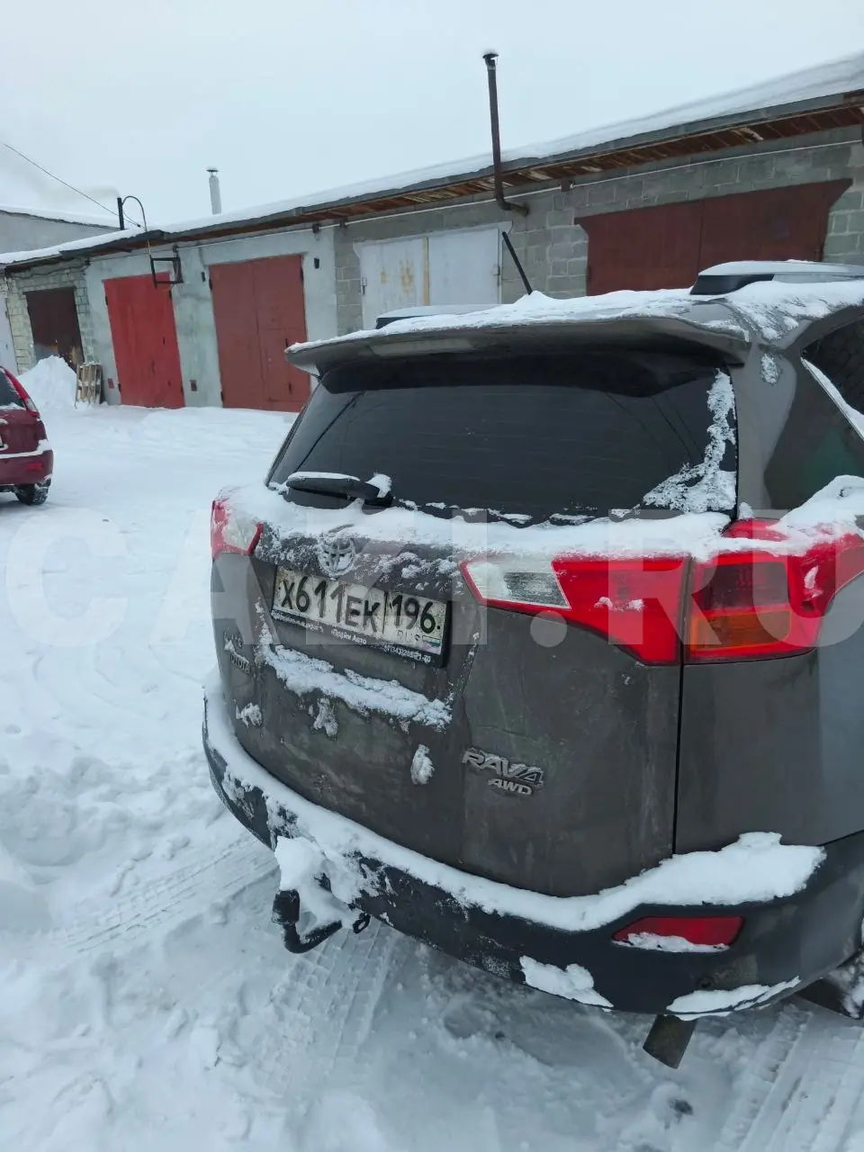 Автомобиль Toyota RAV4, 2015 год — фото 5