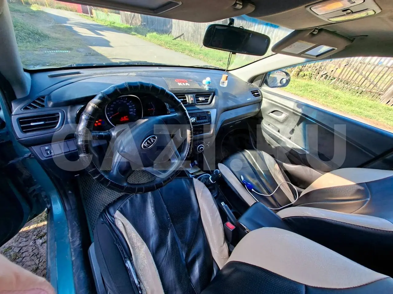 Автомобиль Kia Rio, 2012 год — фото 8