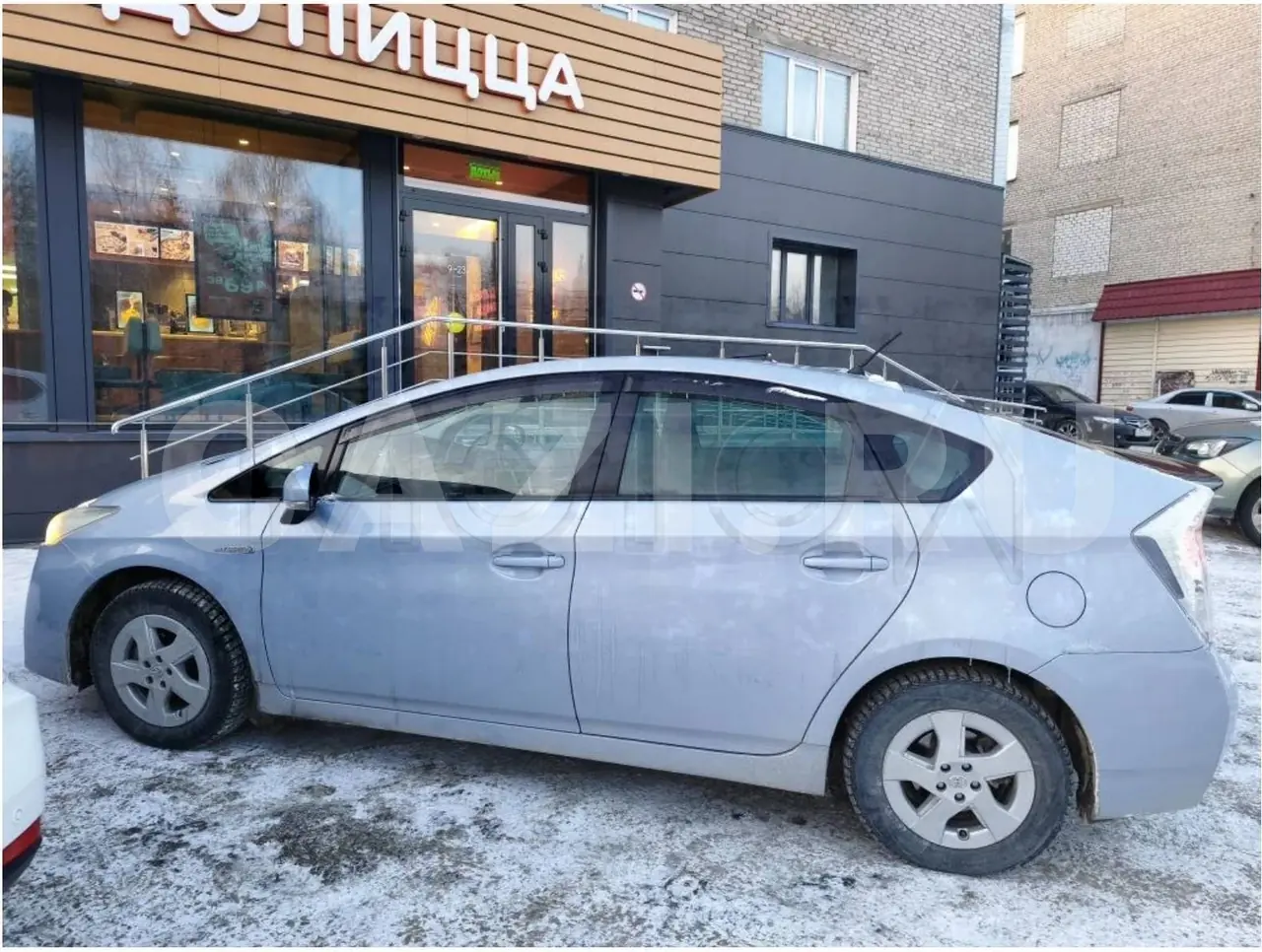 Автомобиль Toyota Prius, 2009 год — фото 1