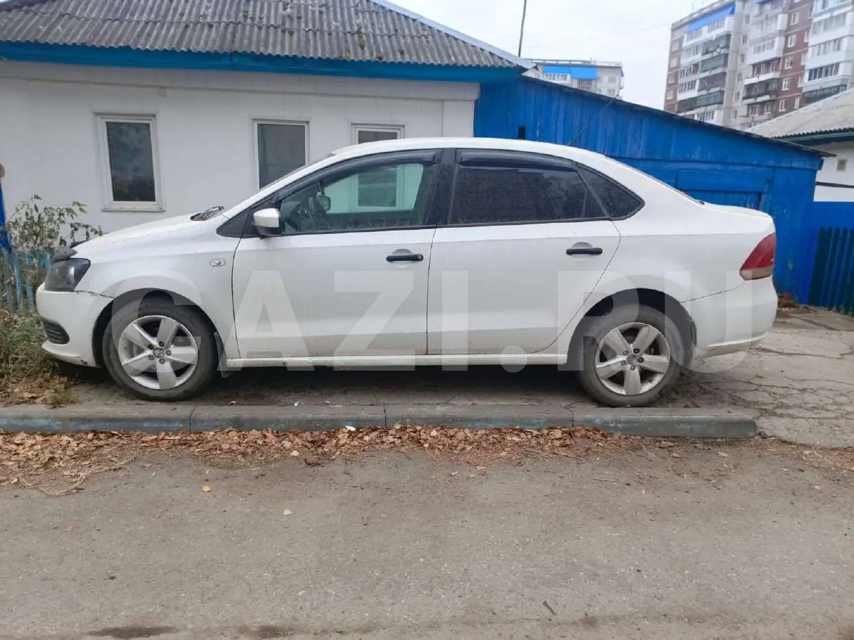 Автомобиль VOLKSWAGEN POLO, 2012 год — фото 2