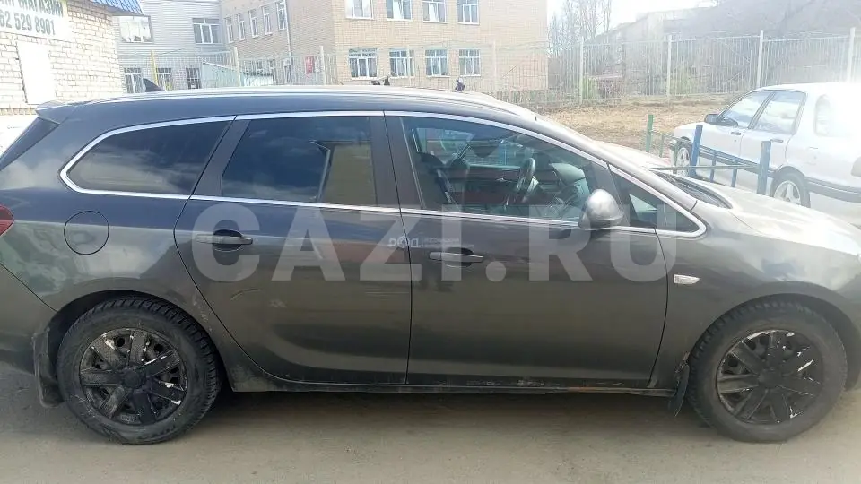 Автомобиль OPEL Astra Sport Tourer, 2011 год — фото 1
