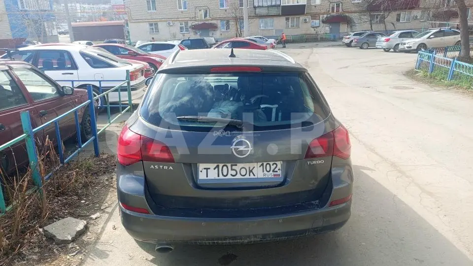 Автомобиль OPEL Astra Sport Tourer, 2011 год — фото 3
