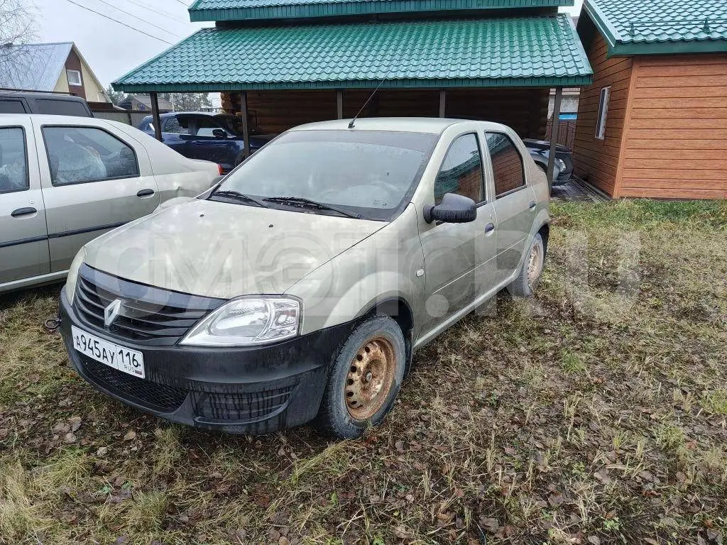 Автомобиль Renault Logan, 2012 год — фото 1