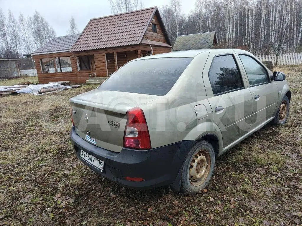 Автомобиль Renault Logan, 2012 год — фото 4