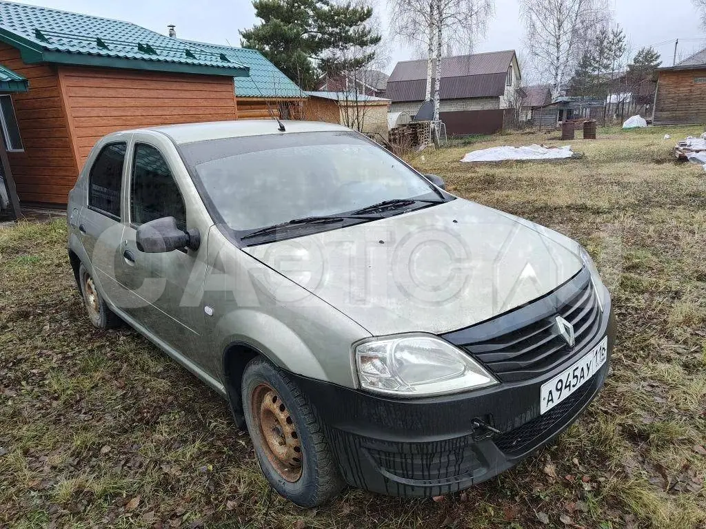 Автомобиль Renault Logan, 2012 год — фото 6