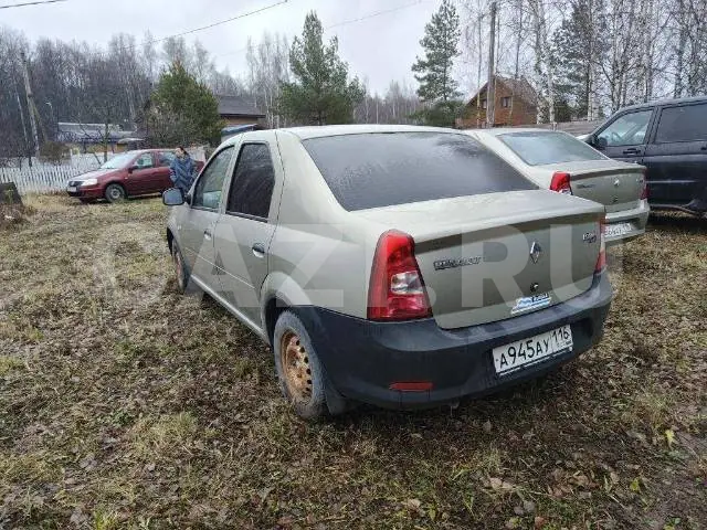Автомобиль Renault Logan, 2012 год — фото 11