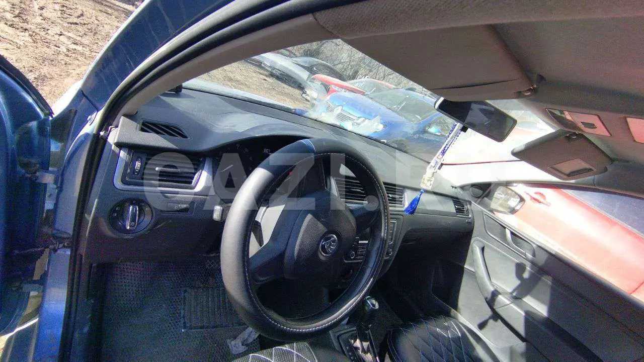 Автомобиль SKODA RAPID, 2015 год — фото 8