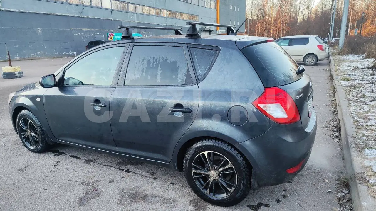 Автомобиль Kia Ceed, 2012 год — фото 2