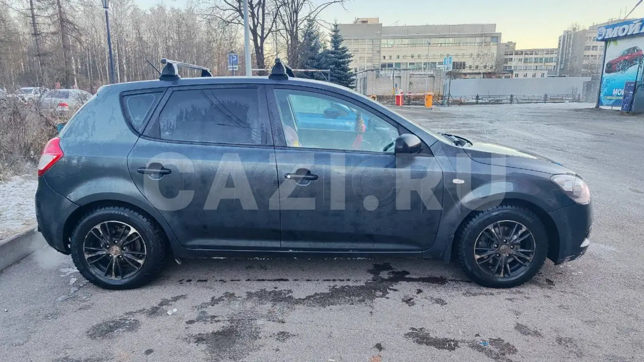 Автомобиль Kia Ceed, 2012 год — фото 3