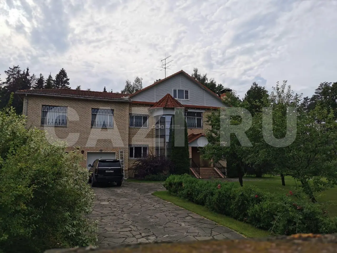 Дом 490 м² + Участок 5 807 м² — фото 1