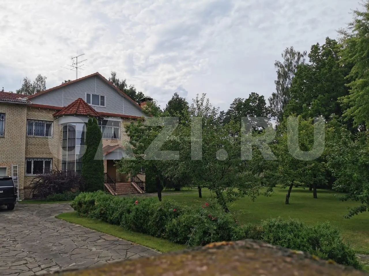 Дом 490 м² + Участок 5 807 м² — фото 2