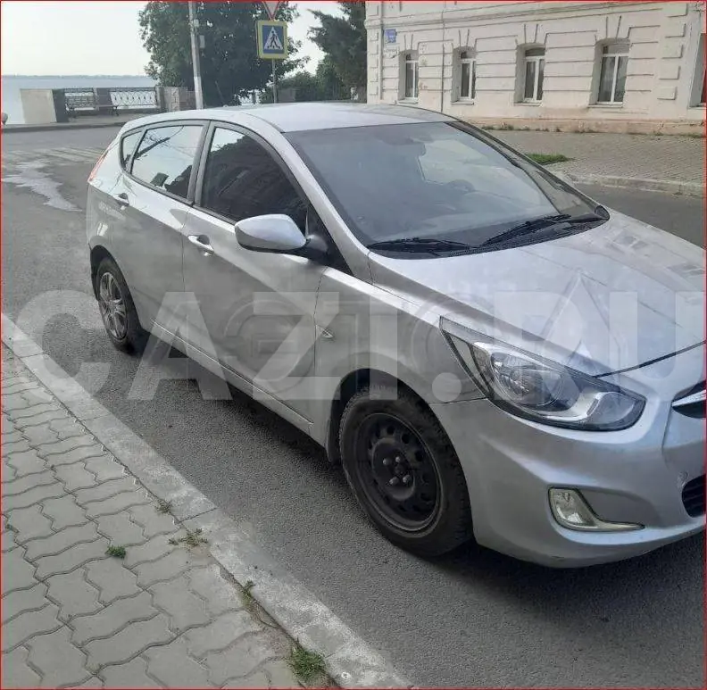 Автомобиль Hyundai Solaris, 2013 год — фото 1