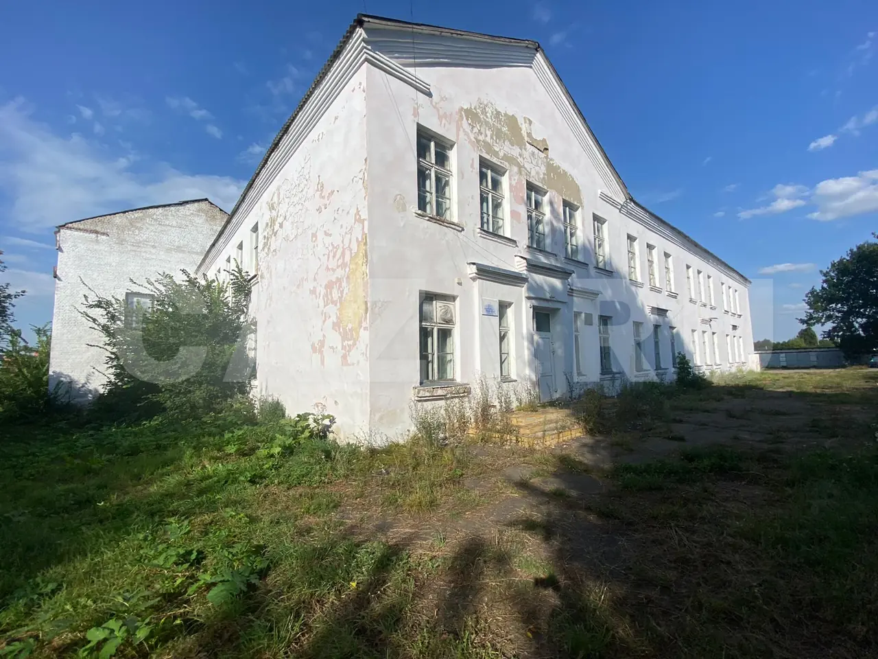 Три здания 3 015 м² + Участок 10 568 м² + Движимое имущество — фото 2