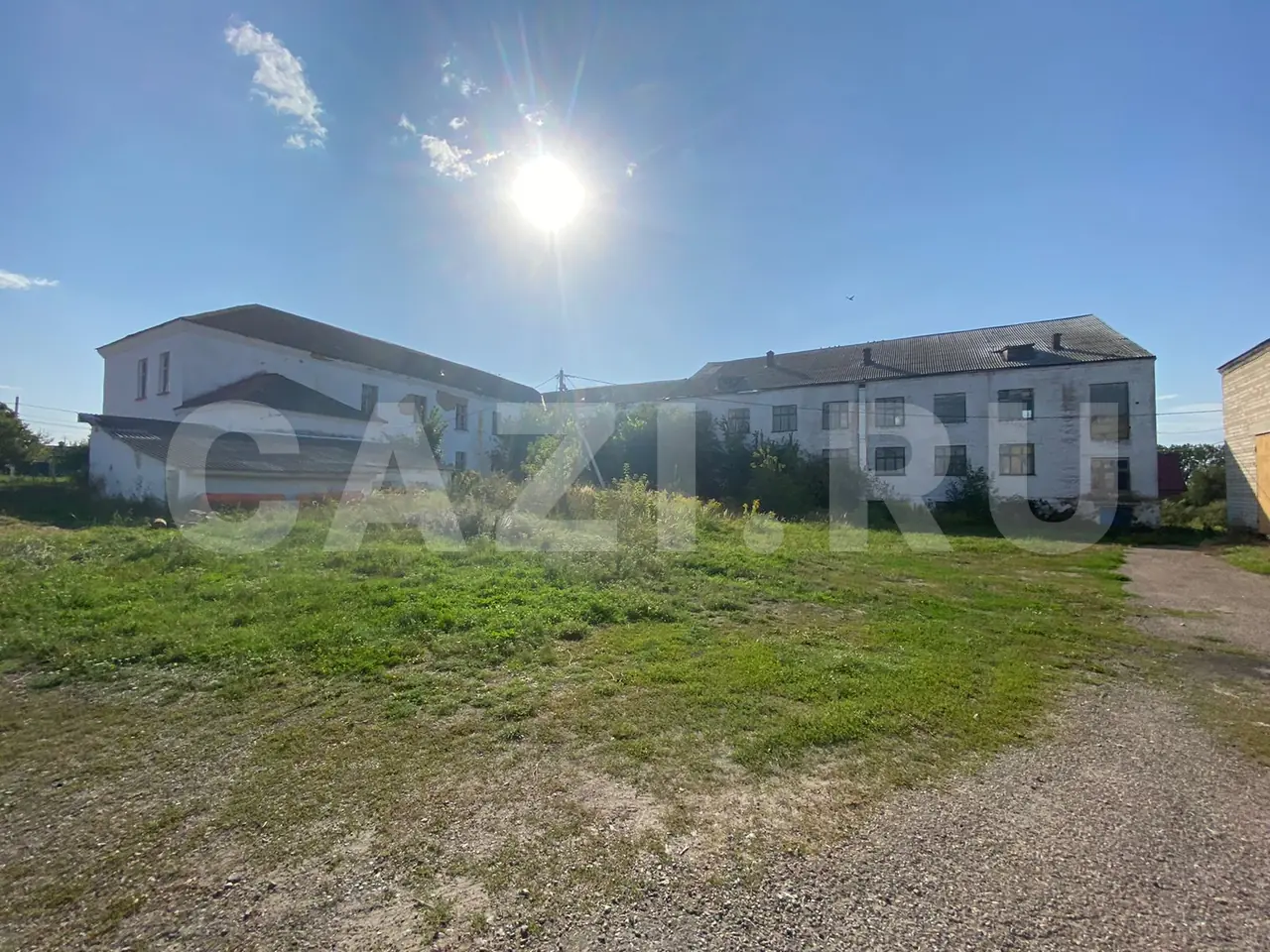Три здания 3 015 м² + Участок 10 568 м² + Движимое имущество — фото 3