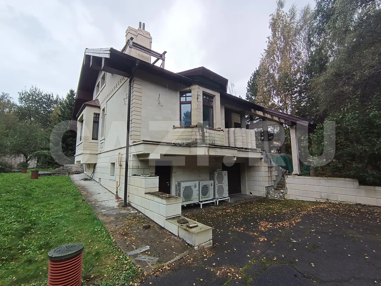 Жилой дом 709 м² + Жилой дом 548 м² + Хозяйственное строение 1 106 м² + Баня 49 м² + Участок 10 169 м² — фото 1