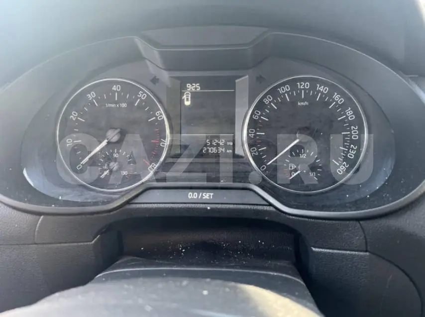 Автомобиль Skoda Octavia, 2016 год — фото 4