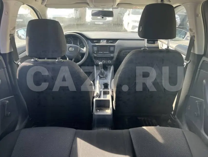 Автомобиль Skoda Octavia, 2016 год — фото 9
