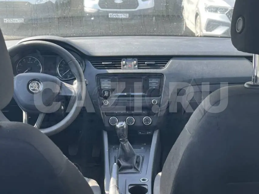 Автомобиль Skoda Octavia, 2016 год — фото 13